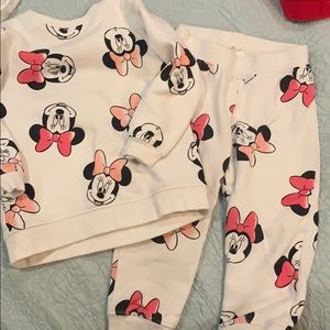 Minnie Mouse sweatsuit